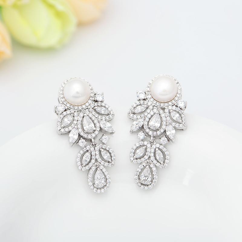 Disha Stud Earrings - Kuberlo - Best Gift for - Imitation Jewellery - Designer Jewellery - one gram gold - fashion jewellery